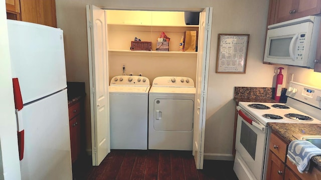 40885 Elliott Dr, Oakhurst, CA 93644 - kitchen with white appliances, dark wood-style flooring, dark countertops, brown cabinetry, and independent washer and dryer