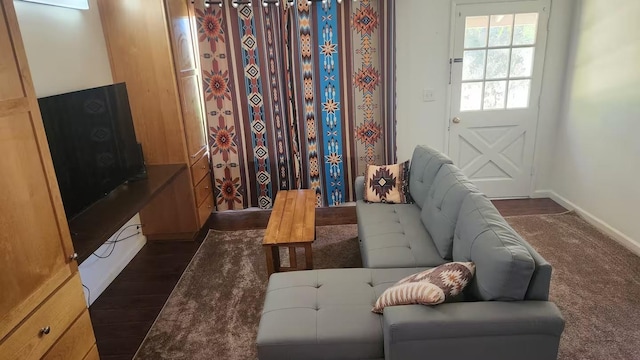40885 Elliott Dr, Oakhurst, CA 93644 - living area with baseboards