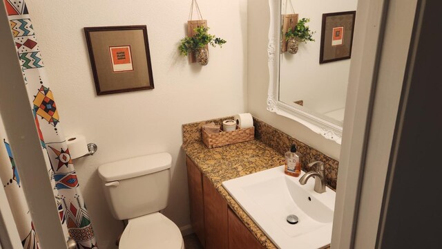 40885 Elliott Dr, Oakhurst, CA 93644 - full bath featuring vanity and toilet