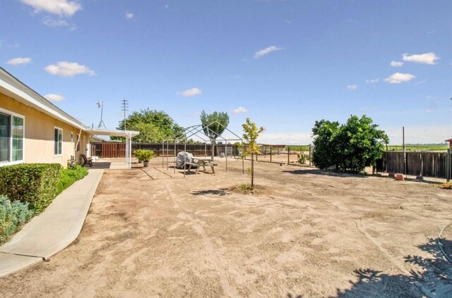 12420 S Chestnut Ave, Fresno, CA 93725 - view of fenced backyard