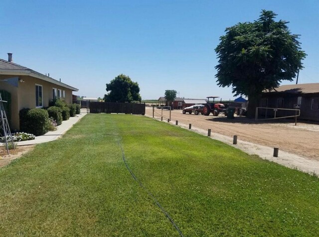 12420 S Chestnut Ave, Fresno, CA 93725 - view of yard