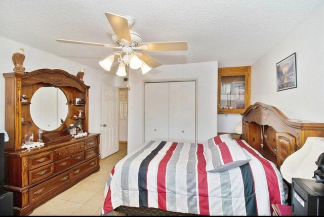 12420 S Chestnut Ave, Fresno, CA 93725 - bedroom with a closet, a textured ceiling, and a ceiling fan