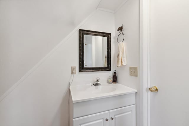 83634 Presidents Ln, Wilsonia, CA 93633 - bathroom featuring vanity and lofted ceiling