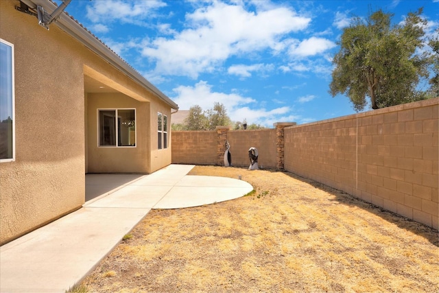 602 Pinnacle Dr W, Madera, CA 93636 - fenced backyard featuring a patio
