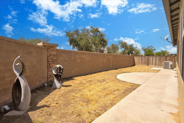 602 Pinnacle Dr W, Madera, CA 93636 - fenced backyard featuring a patio
