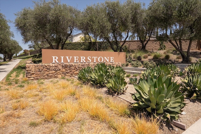 602 Pinnacle Dr W, Madera, CA 93636 - view of community sign
