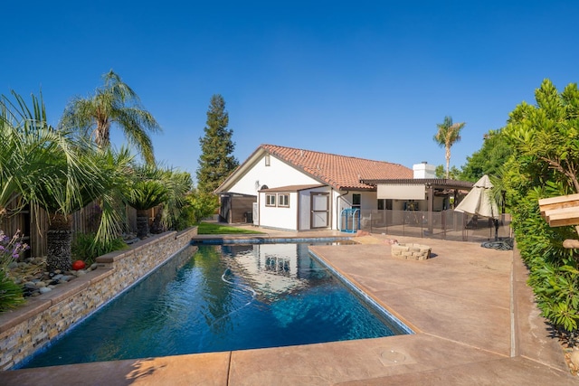 318 San Madele Ave, Coalinga, CA 93210 - view of swimming pool featuring a patio area and an outbuilding