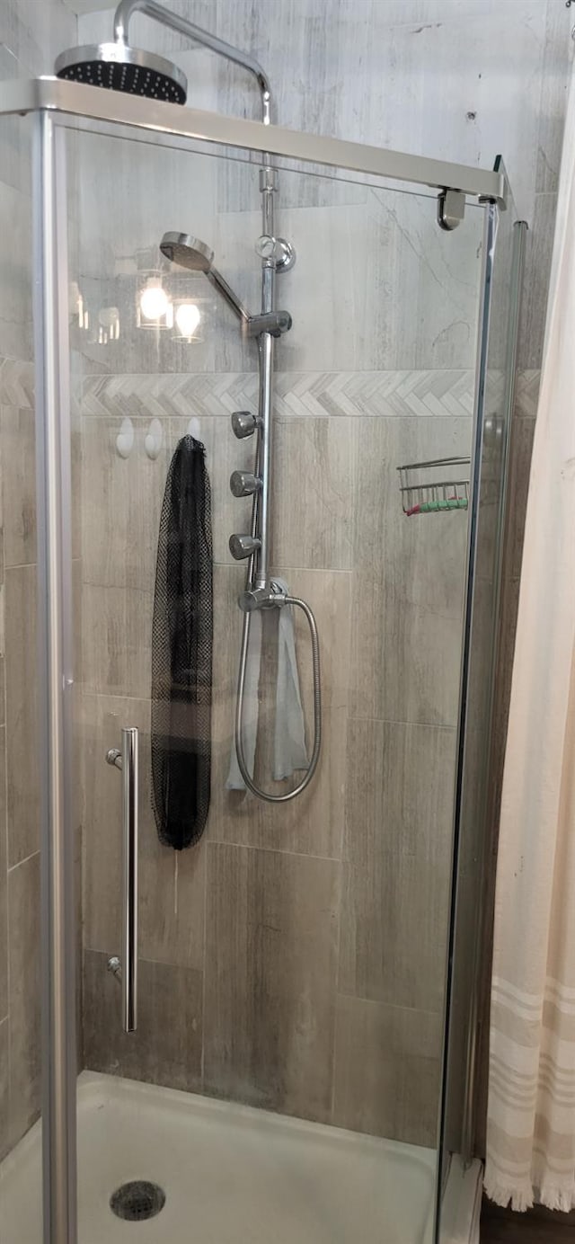 917 E Fountain Way, Fresno, CA 93704 - full bathroom with a stall shower
