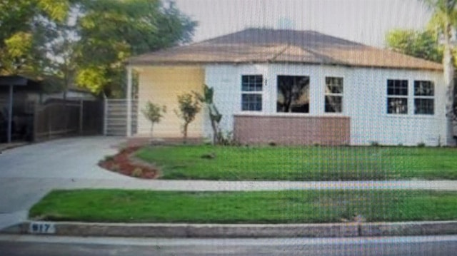 917 E Fountain Way, Fresno, CA 93704 - view of side of property featuring a lawn