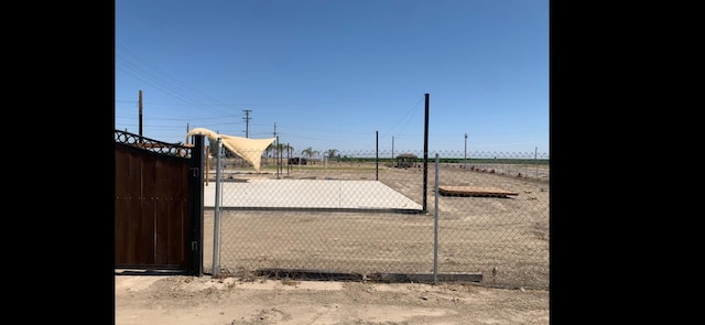 70 E Harlan Ave, Laton, CA 93242