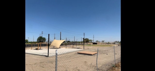 70 E Harlan Ave, Laton, CA 93242