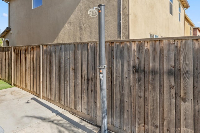 376 S Knox St, Madera, CA 93638 - gate featuring a patio