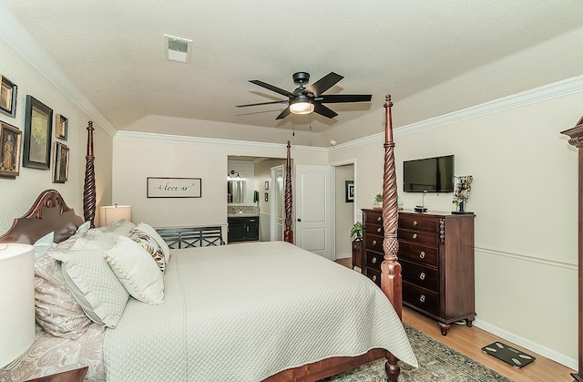 3012 Fairmont Ct, Madera, CA 93637 - bedroom featuring light wood-type flooring, connected bathroom, ceiling fan, crown molding, and a textured ceiling