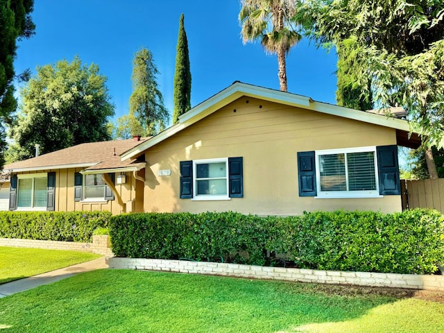 1027 W Ashcroft Ave, Fresno, CA 93705 - bungalow-style home with stucco siding