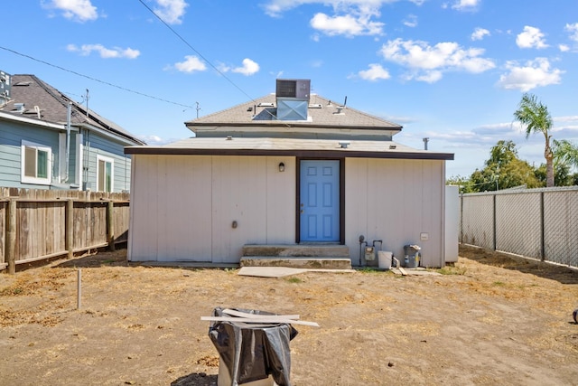 124 E 4th St, Hanford, CA 93230 - back of house with a fenced backyard