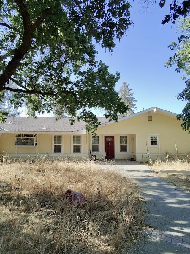 10220 E Tulare Ave, Sanger, CA 93657 - view of front facade with stucco siding