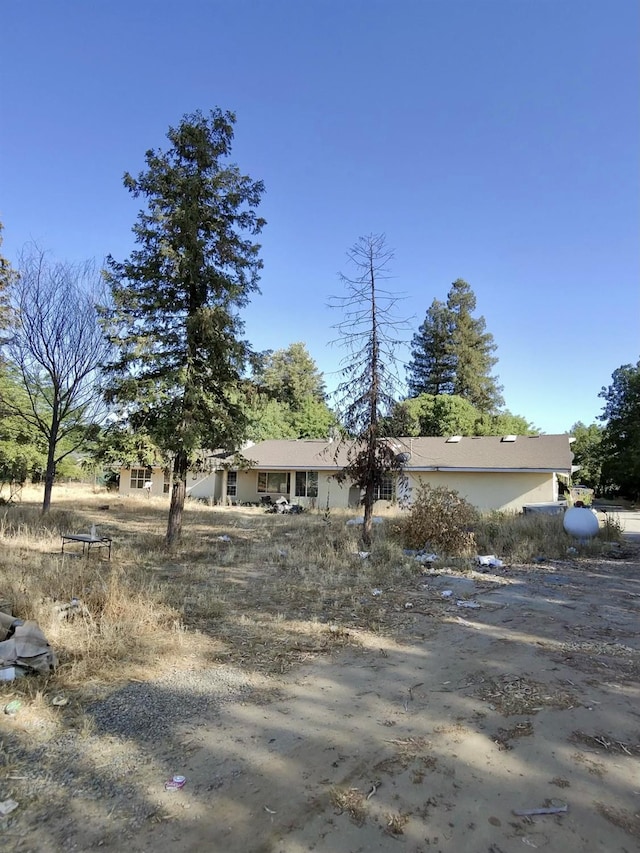 10220 E Tulare Ave, Sanger, CA 93657 - view of front of house featuring stucco siding