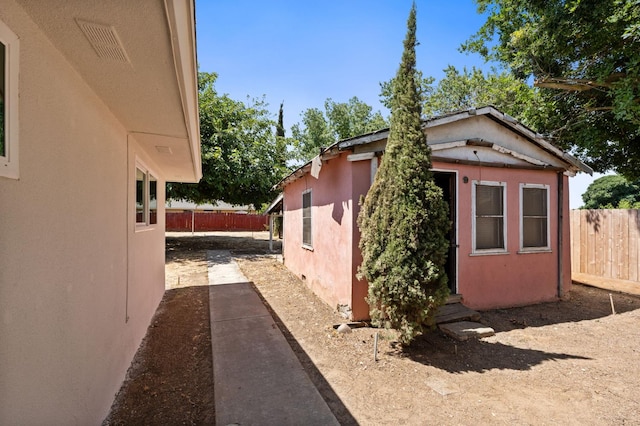 145 W Atchison Ave, Fresno, CA 93706 - view of side of property with a fenced backyard and stucco siding