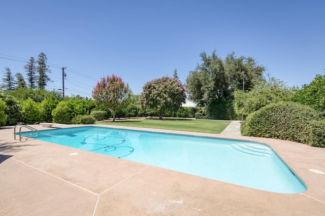 5679 N Van Ness Blvd, Fresno, CA 93711 - swimming pool with a diving board and a patio area
