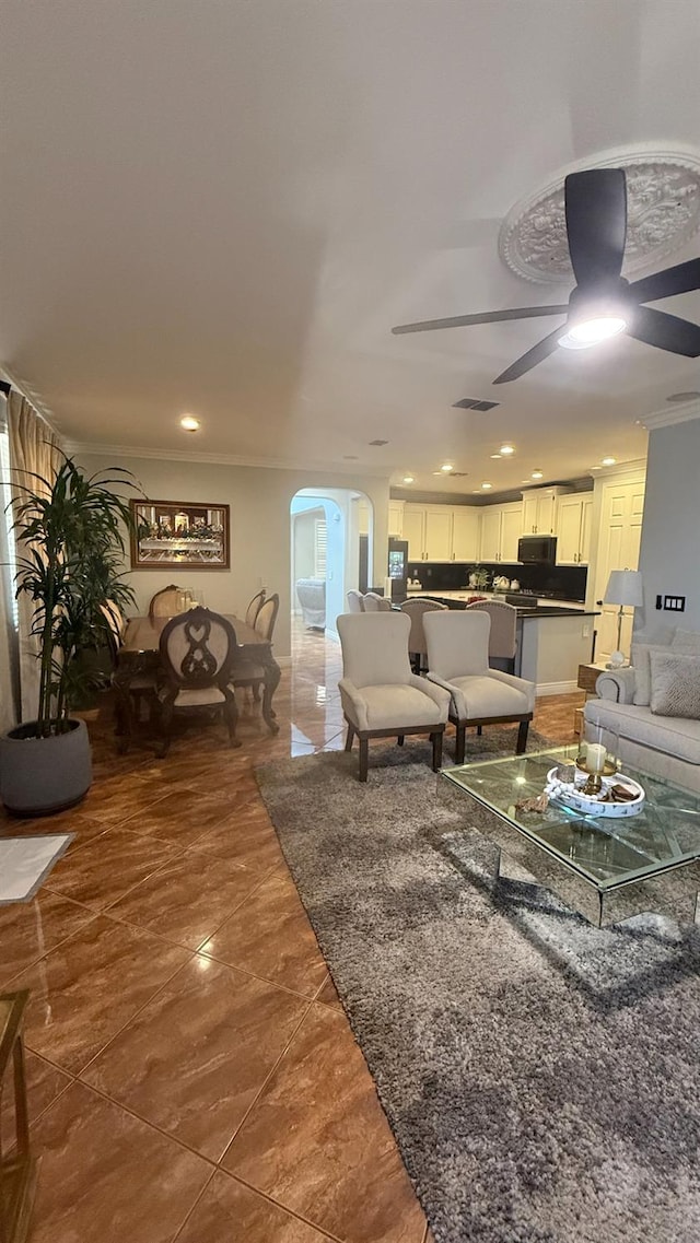 5335 E Hoxie Ave, Fresno, CA 93725 - living area featuring arched walkways, ceiling fan, and ornamental molding