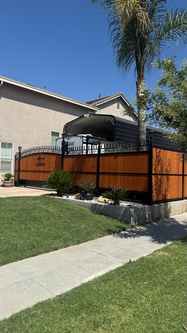 5335 E Hoxie Ave, Fresno, CA 93725 - view of yard