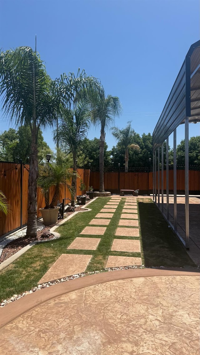 5335 E Hoxie Ave, Fresno, CA 93725 - view of yard