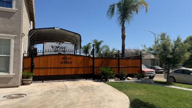 5335 E Hoxie Ave, Fresno, CA 93725 - view of gate