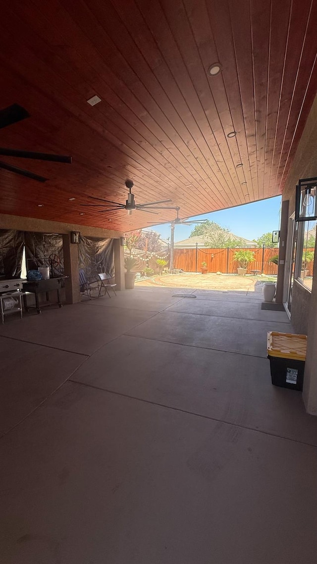 5335 E Hoxie Ave, Fresno, CA 93725 - view of patio