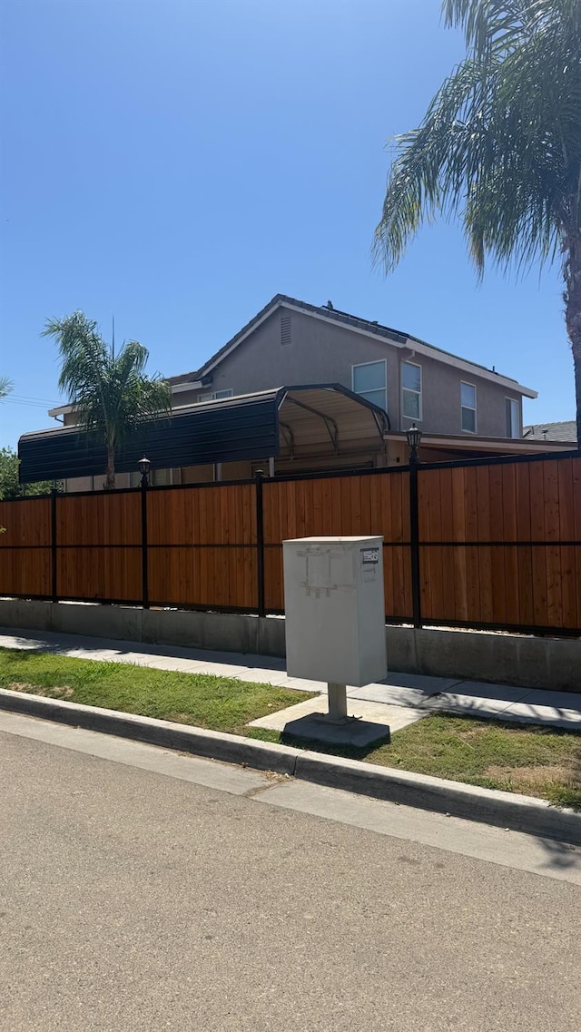 5335 E Hoxie Ave, Fresno, CA 93725 - view of yard with mail area