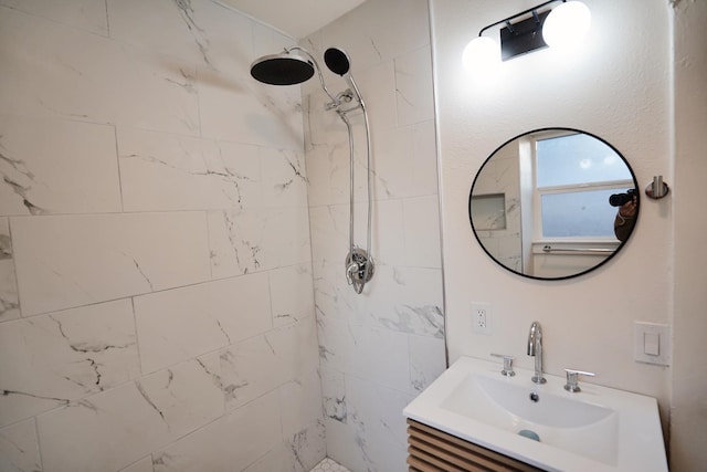 1530 E Home Ave, Fresno, CA 93728 - full bath with a tile shower and vanity