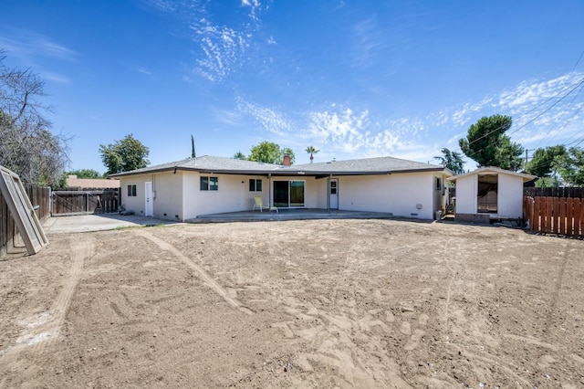 4245 N Manila Ave, Fresno, CA 93727 - rear view of property with a patio area