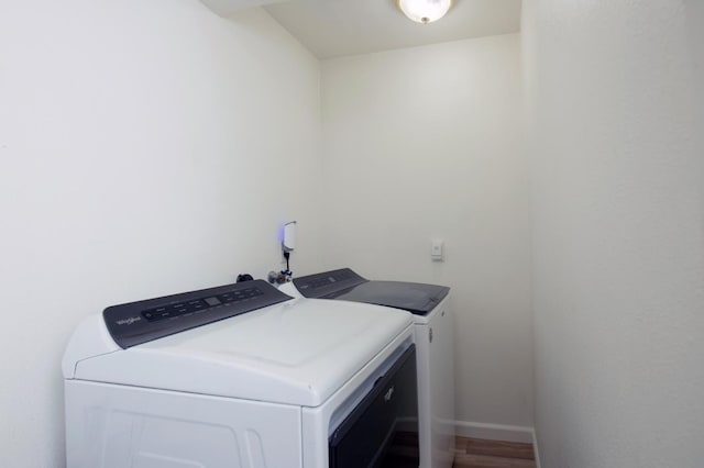 1535 S Homsy Ave, Fresno, CA 93727 - laundry room featuring washer and clothes dryer and baseboards