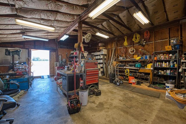 5400 Amber Ave, Clovis, CA 93619 - garage with a workshop area