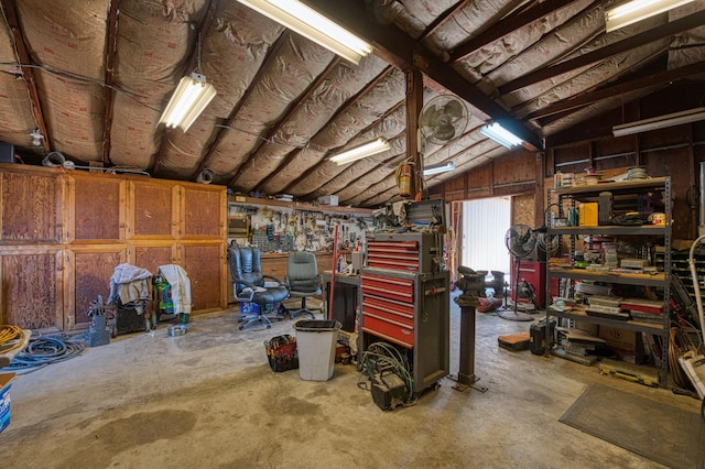 5400 Amber Ave, Clovis, CA 93619 - garage with a workshop area