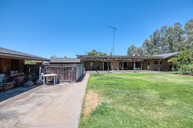 5400 Amber Ave, Clovis, CA 93619 - view of front of property with a patio area