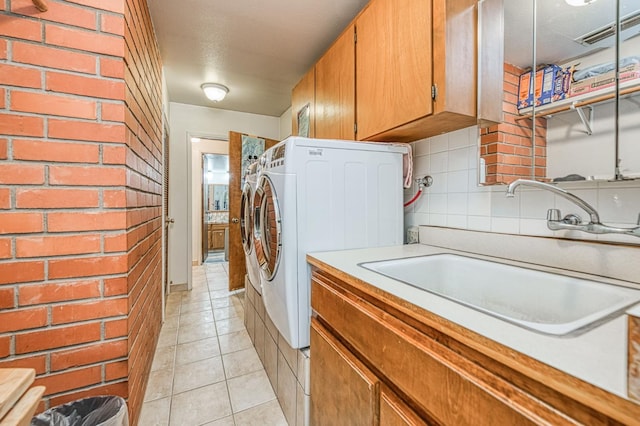 5400 Amber Ave, Clovis, CA 93619 - washroom featuring washer / clothes dryer and light tile patterned flooring