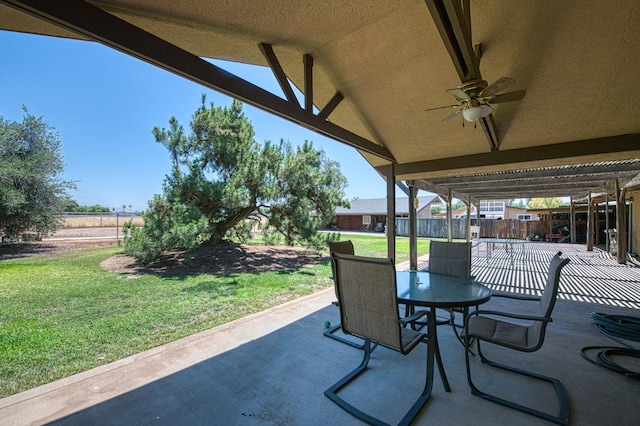 5400 Amber Ave, Clovis, CA 93619 - view of patio / terrace with ceiling fan