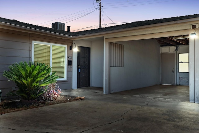 2044 Mayfair Dr W, Fresno, CA 93703 - entrance to property with a shingled roof