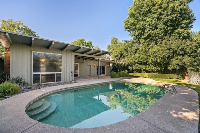 1095 W San Ramon Ave, Fresno, CA 93711 - swimming pool featuring a patio area