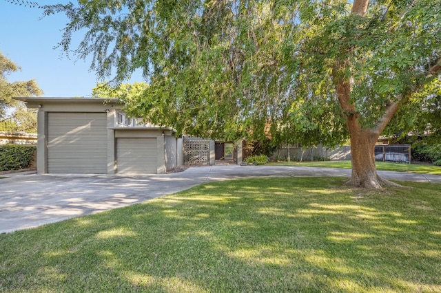 1095 W San Ramon Ave, Fresno, CA 93711 - view of front of house featuring a garage, driveway, and stucco siding
