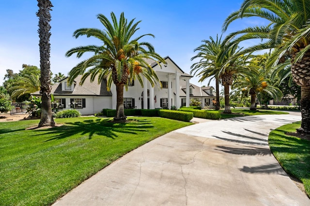 7207 E Bremer Ave, Fresno, CA 93737 - surrounding community with a lawn