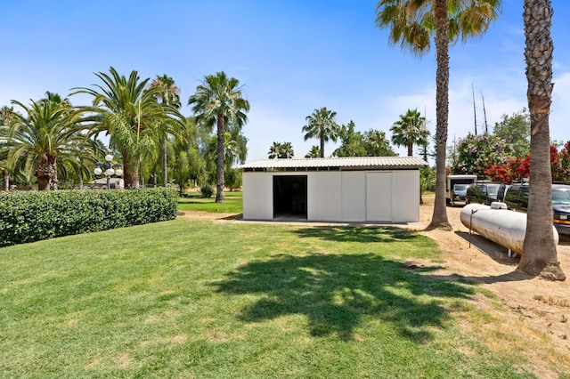 7207 E Bremer Ave, Fresno, CA 93737 - view of green lawn featuring a pole building and an outdoor structure