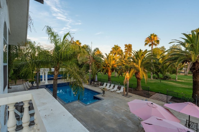 7207 E Bremer Ave, Fresno, CA 93737 - view of pool with a patio area