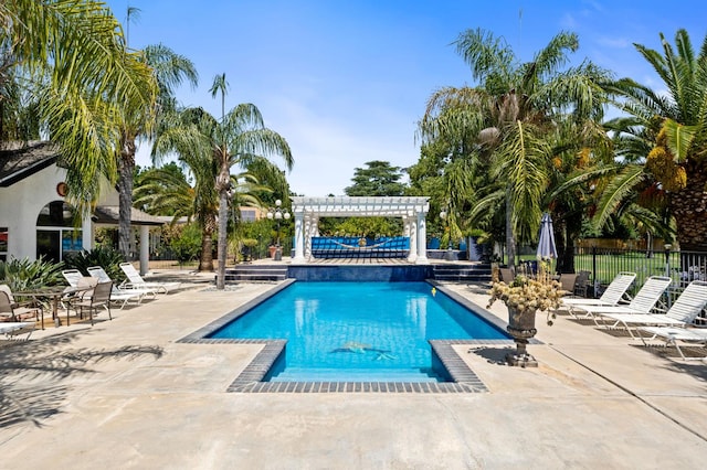 7207 E Bremer Ave, Fresno, CA 93737 - community pool with a pergola and a patio