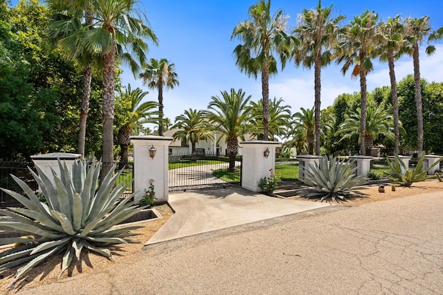 7207 E Bremer Ave, Fresno, CA 93737 - view of gate