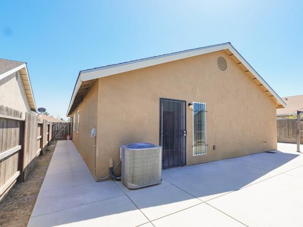 435 E San Pedro St, Merced, CA 95341 - back of property featuring stucco siding and a patio area