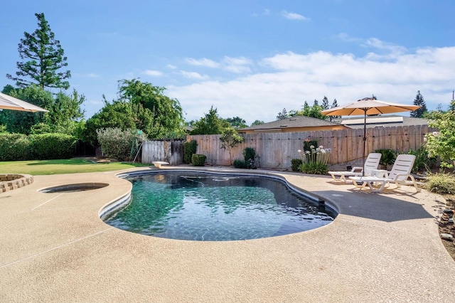 6658 N Thorne Ave, Fresno, CA 93711 - view of swimming pool featuring a patio area and a fenced backyard