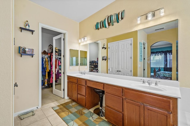 2403 W Robin Ave, Visalia, CA 93291 - full bath featuring ensuite bathroom, double vanity, tile patterned flooring, and a walk in closet