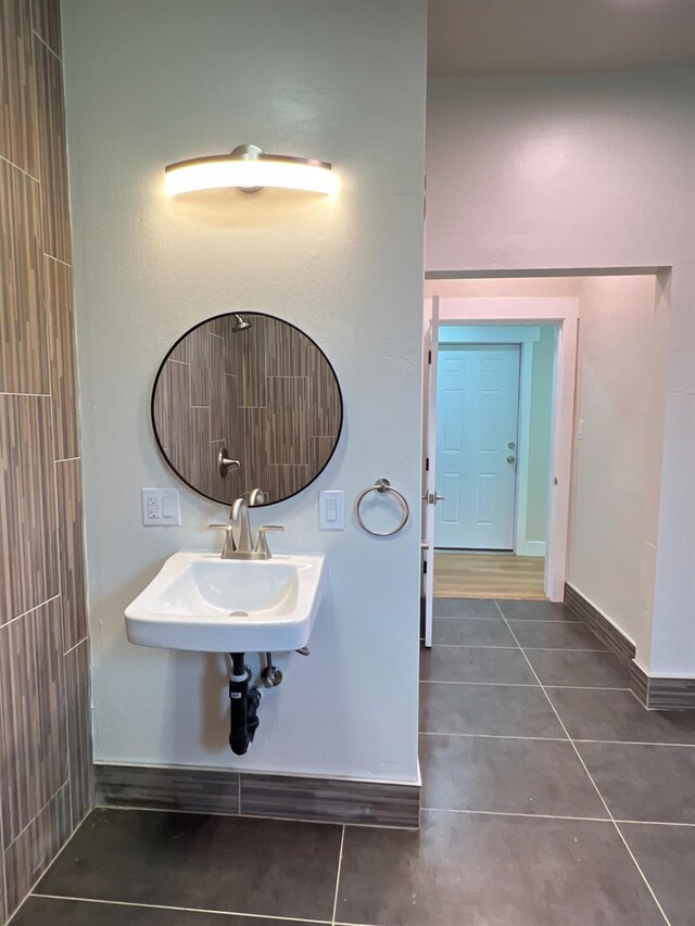 7013 N Maroa Ave, Pinedale, CA 93650 - bathroom featuring tile patterned flooring and a sink