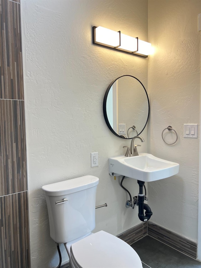 7013 N Maroa Ave, Pinedale, CA 93650 - bathroom featuring toilet and a sink